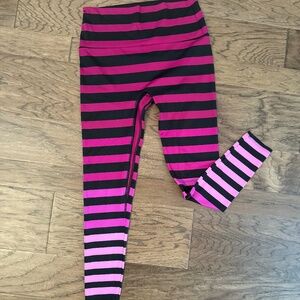 K Deer sneaker length pink strip leggings size XL